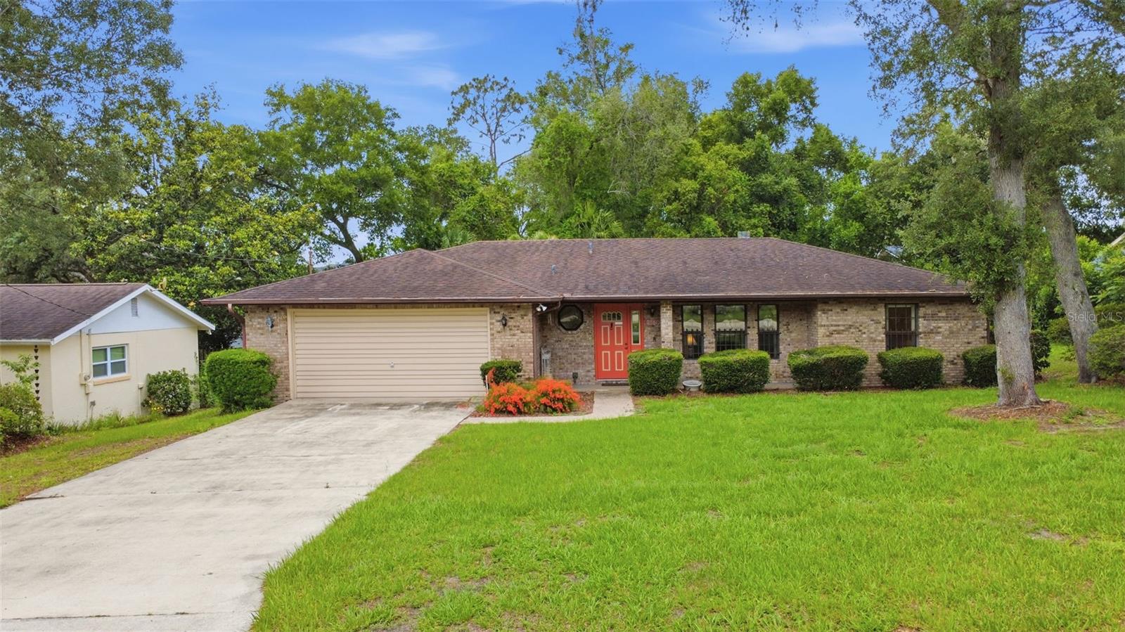 COUNTRY CLUB ESTATES - Residential