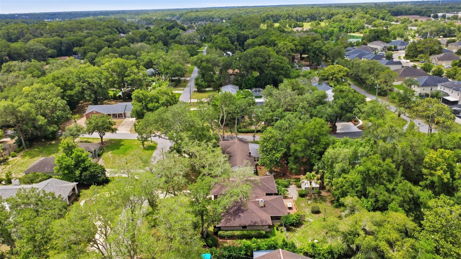 COUNTRY CLUB ESTATES - Residential