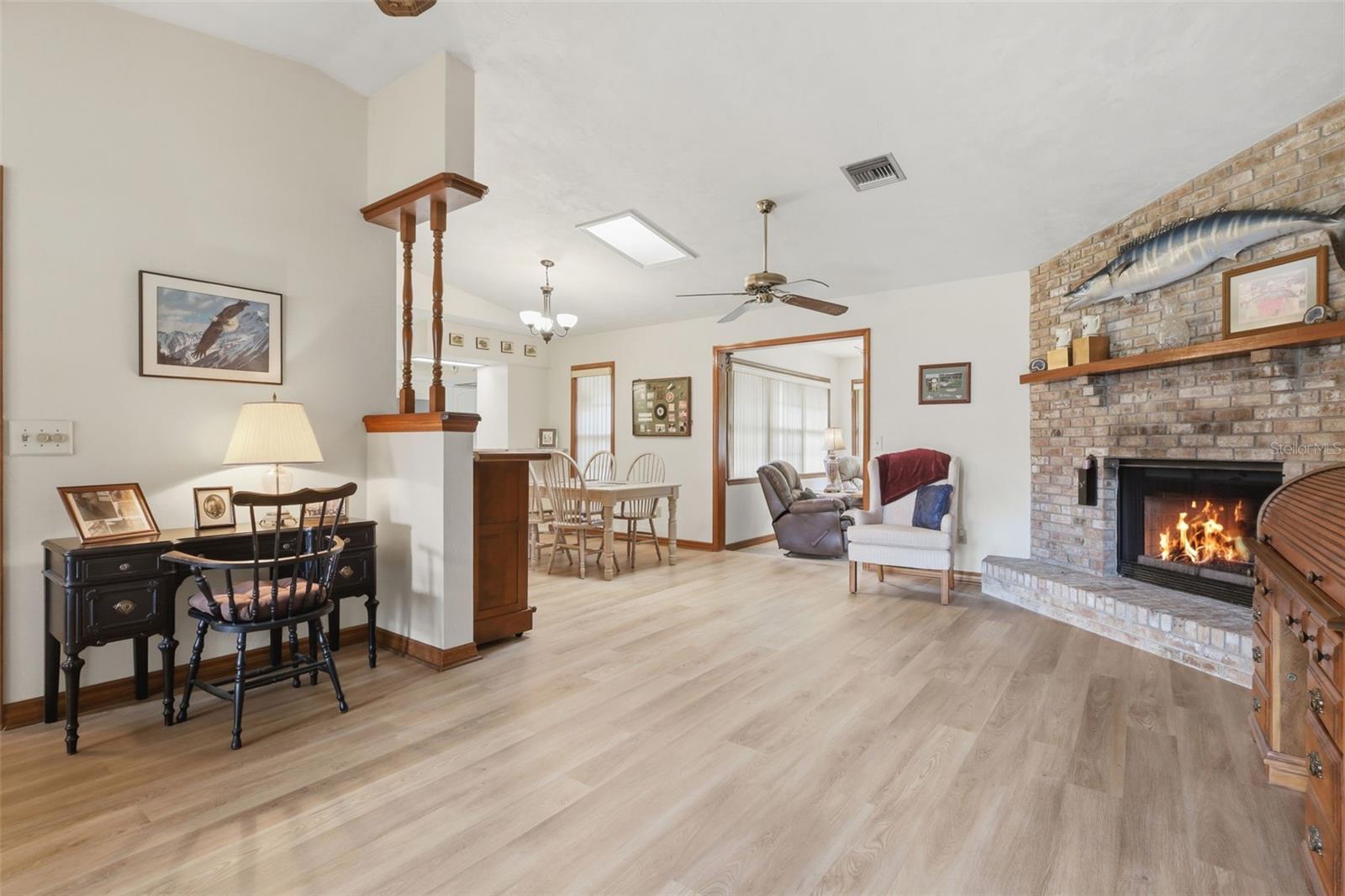 COUNTRY CLUB ESTATES - Residential