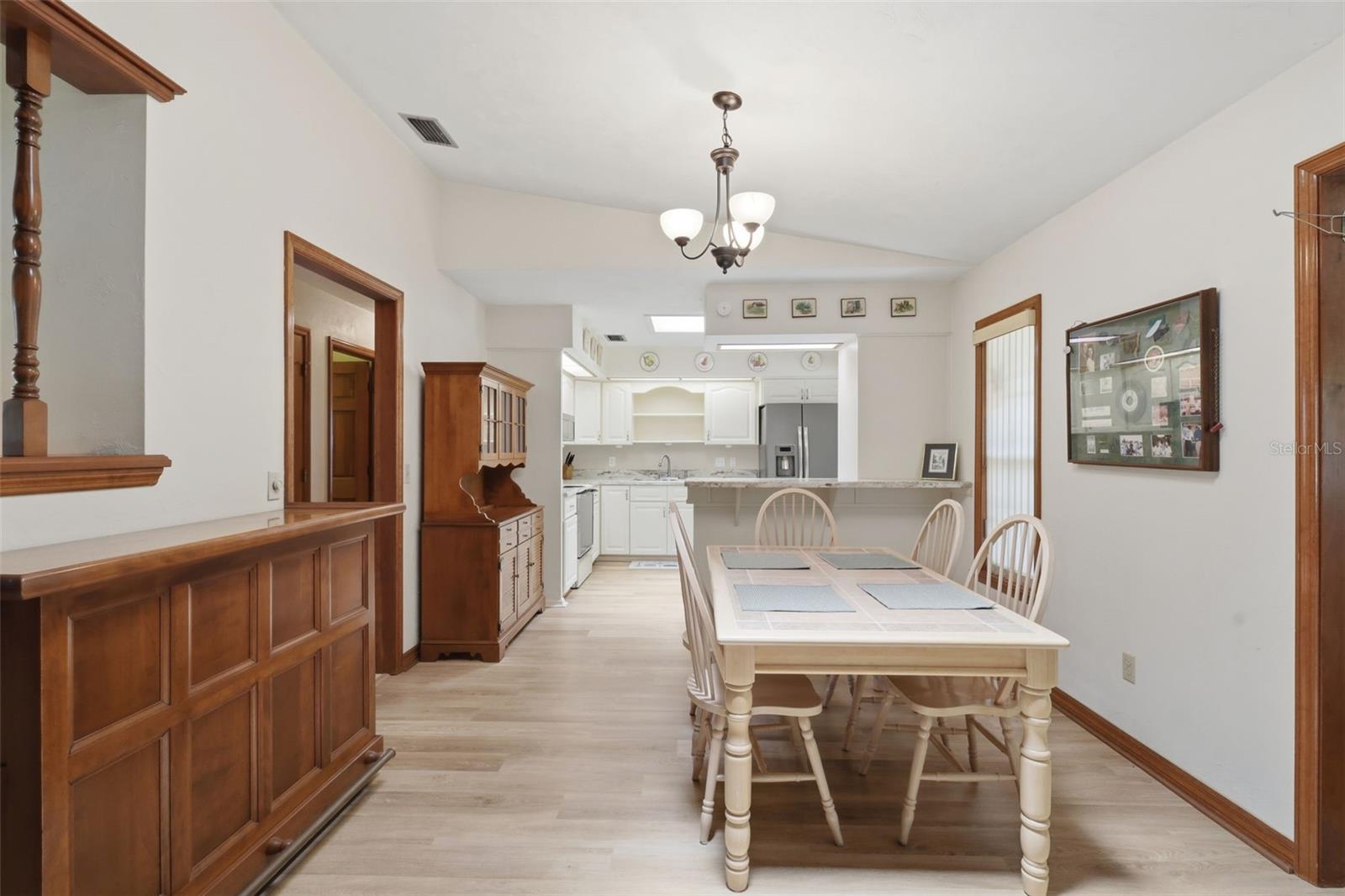 COUNTRY CLUB ESTATES - Residential