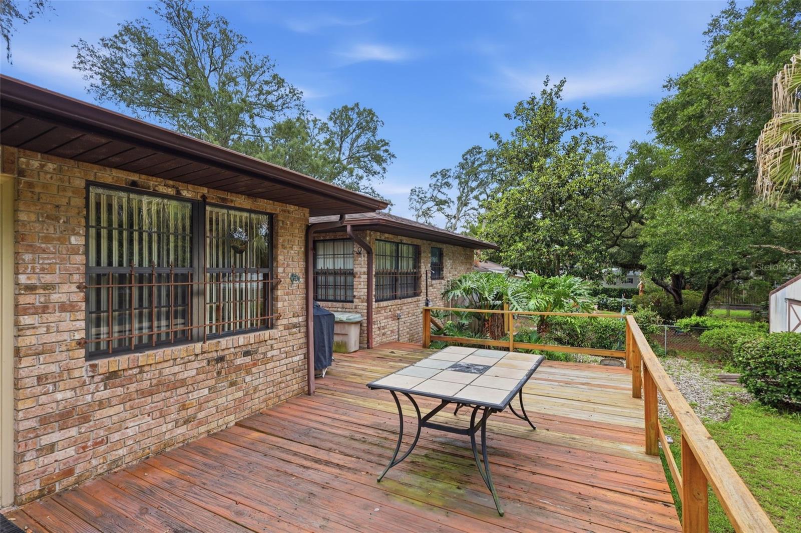COUNTRY CLUB ESTATES - Residential