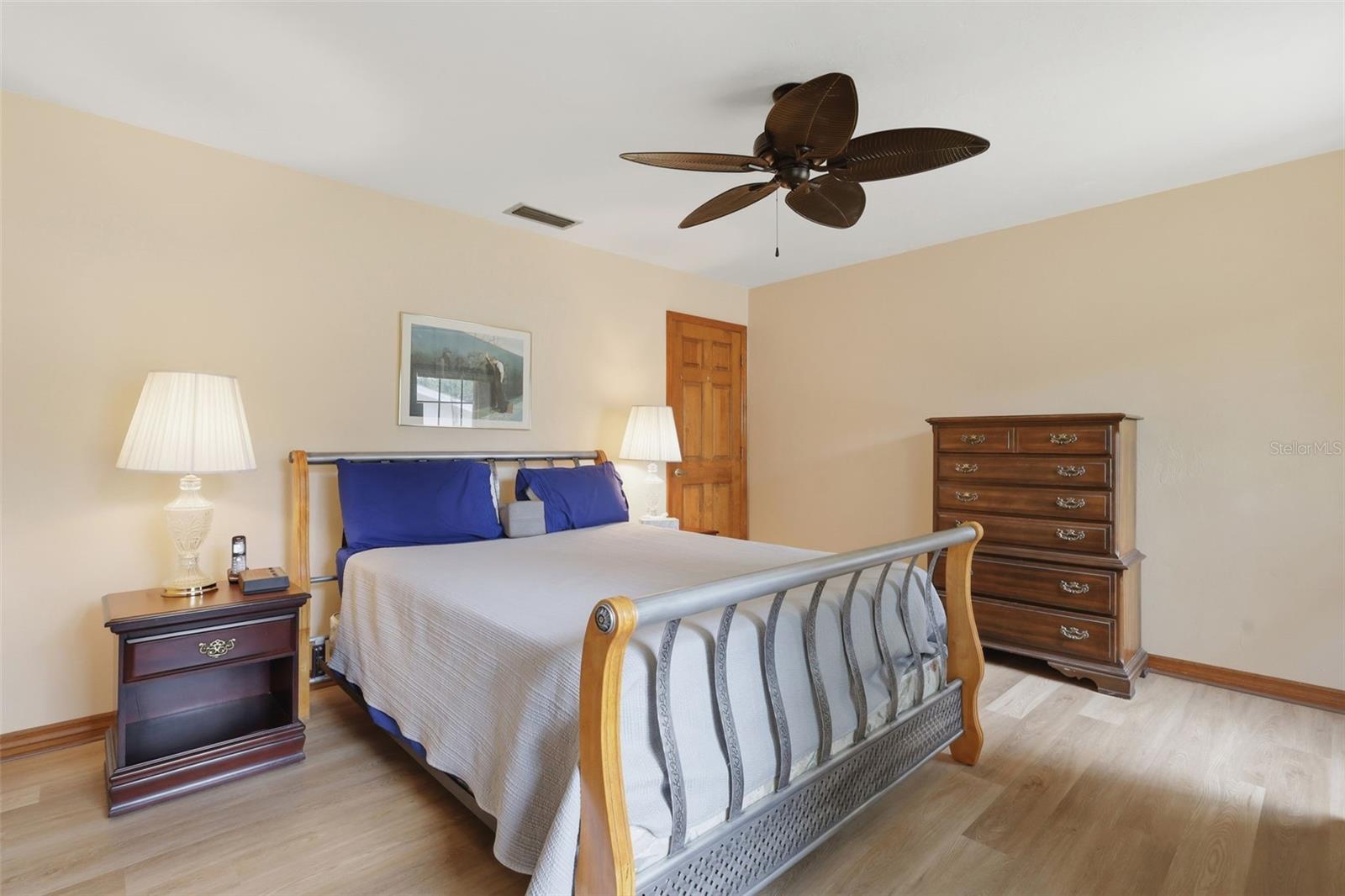 COUNTRY CLUB ESTATES - Residential