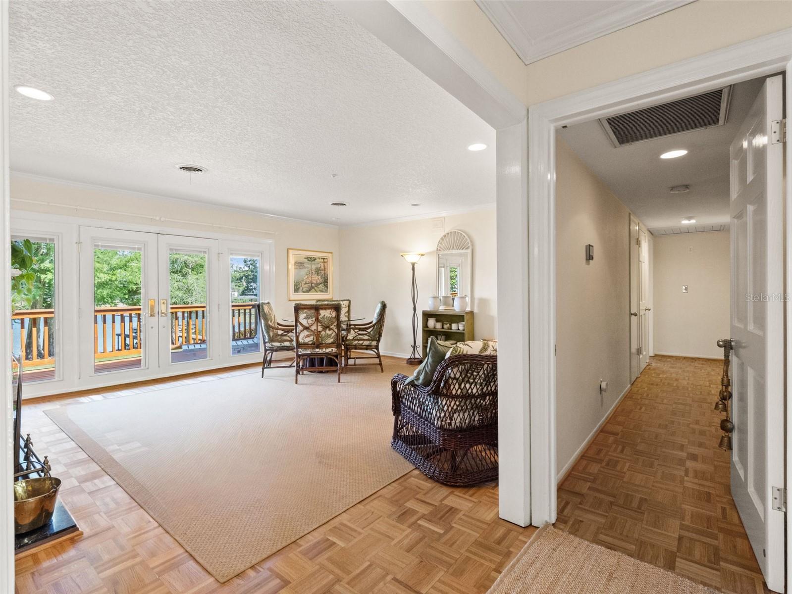 JEWEL OAKS - Residential