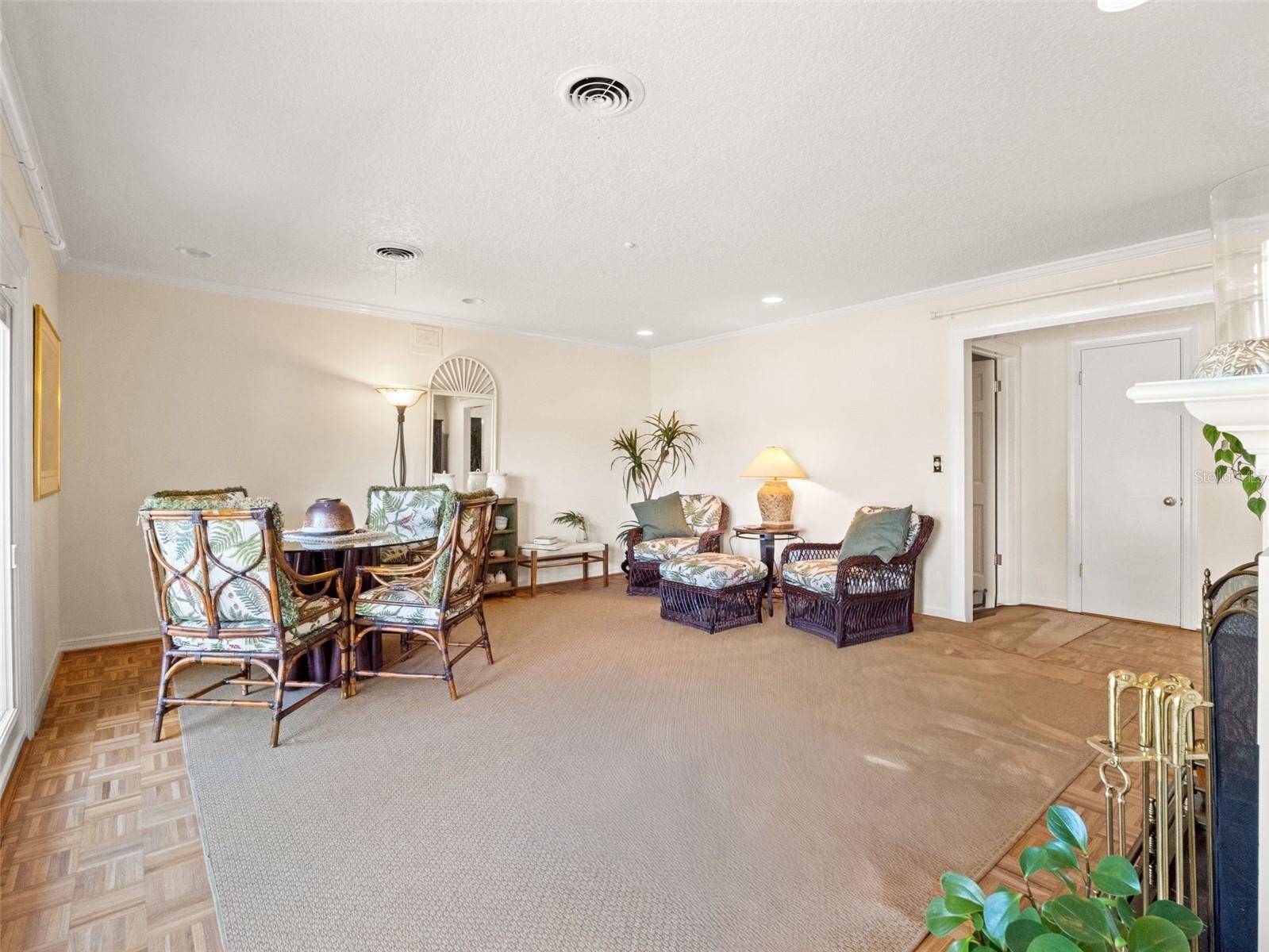 JEWEL OAKS - Residential