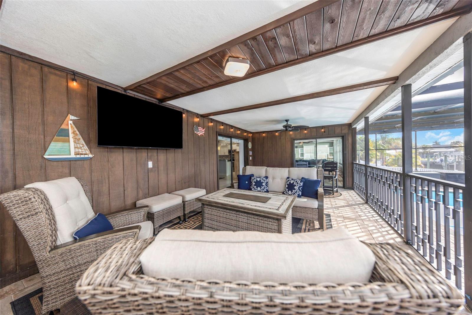 APOLLO BEACH UNIT 02 - Residential