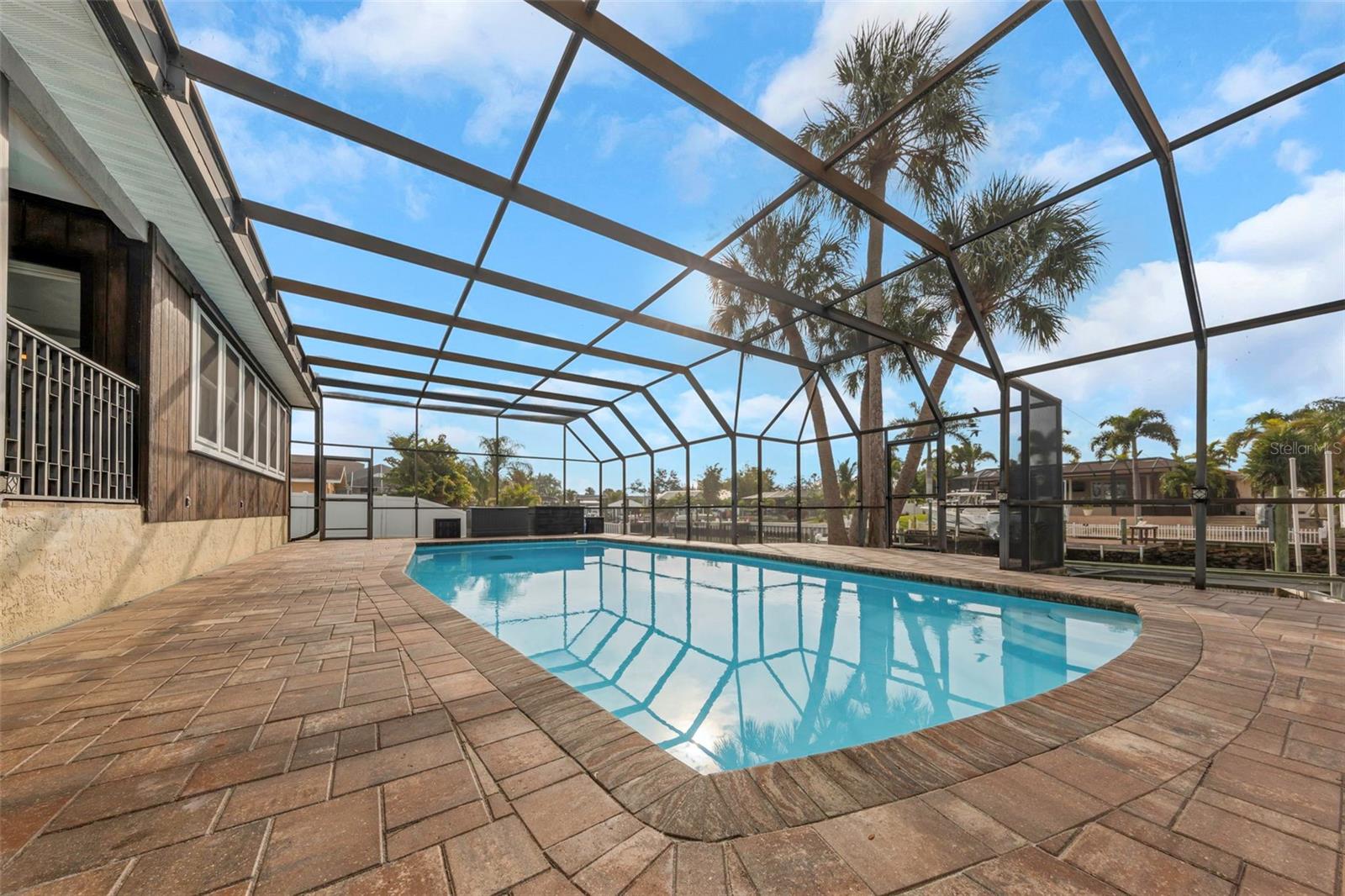 APOLLO BEACH UNIT 02 - Residential