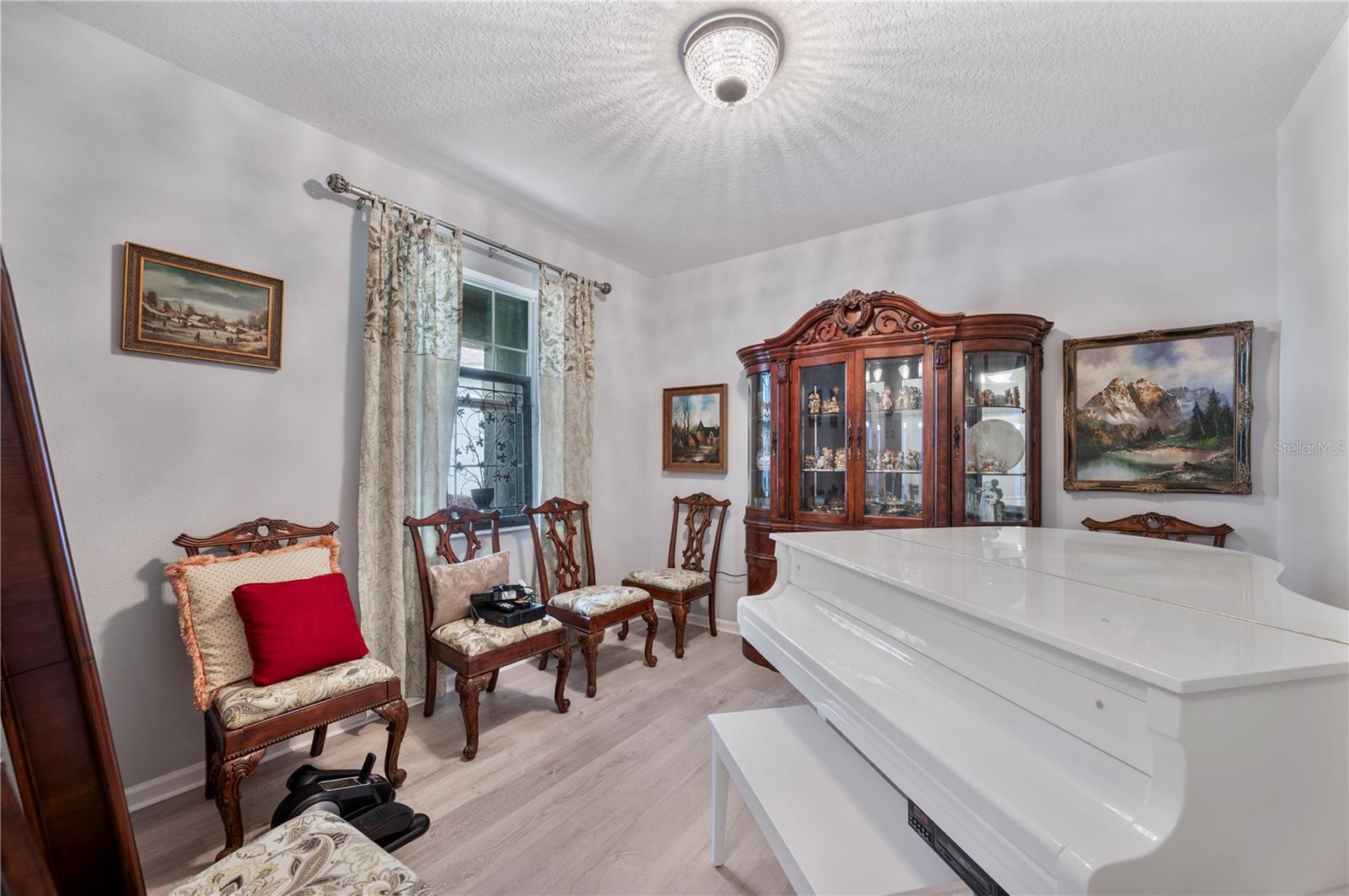 GOLDEN RDG - Residential