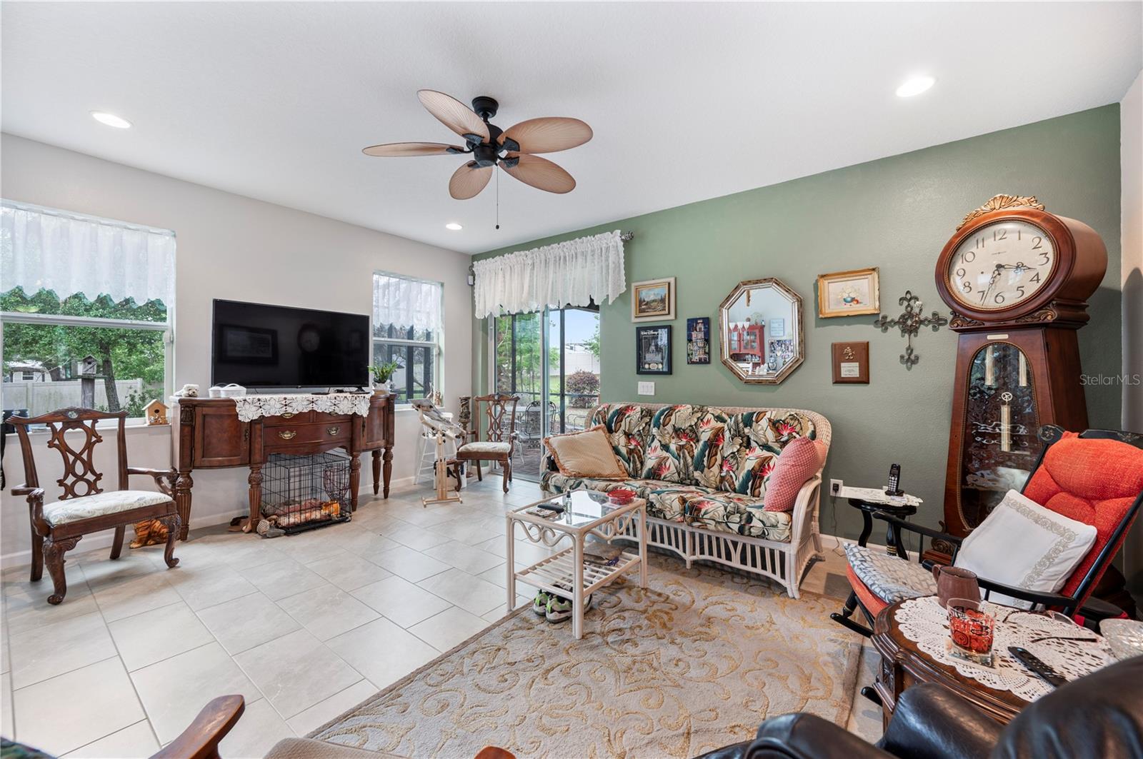 GOLDEN RDG - Residential