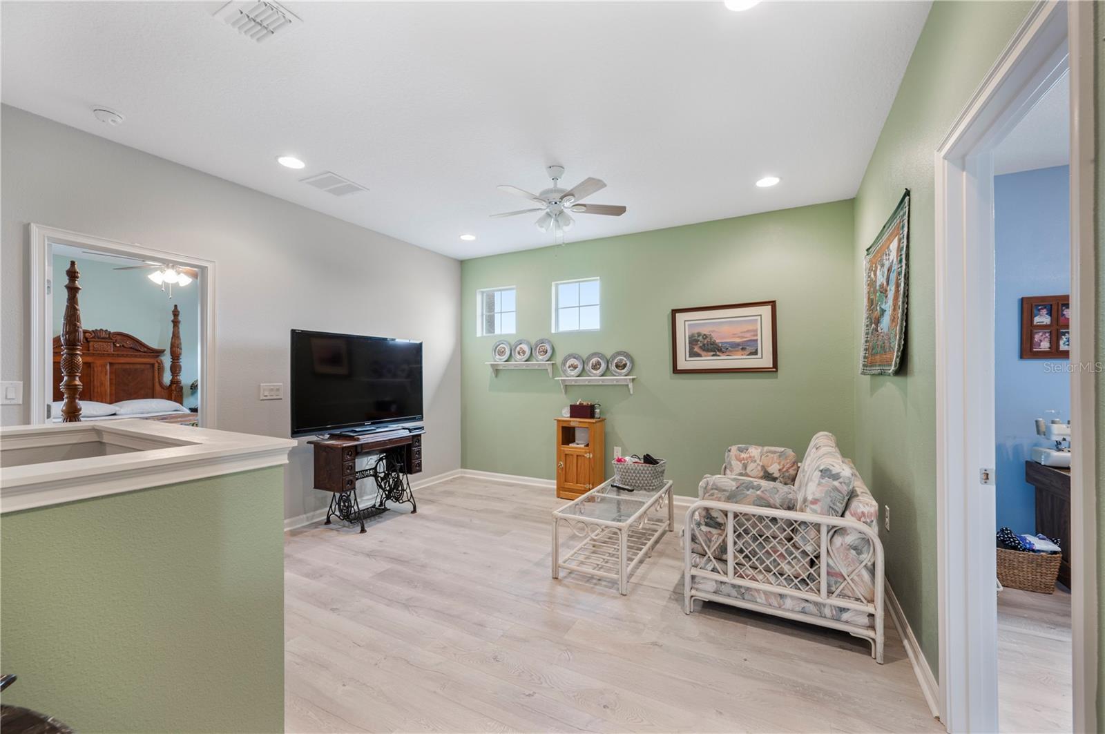 GOLDEN RDG - Residential