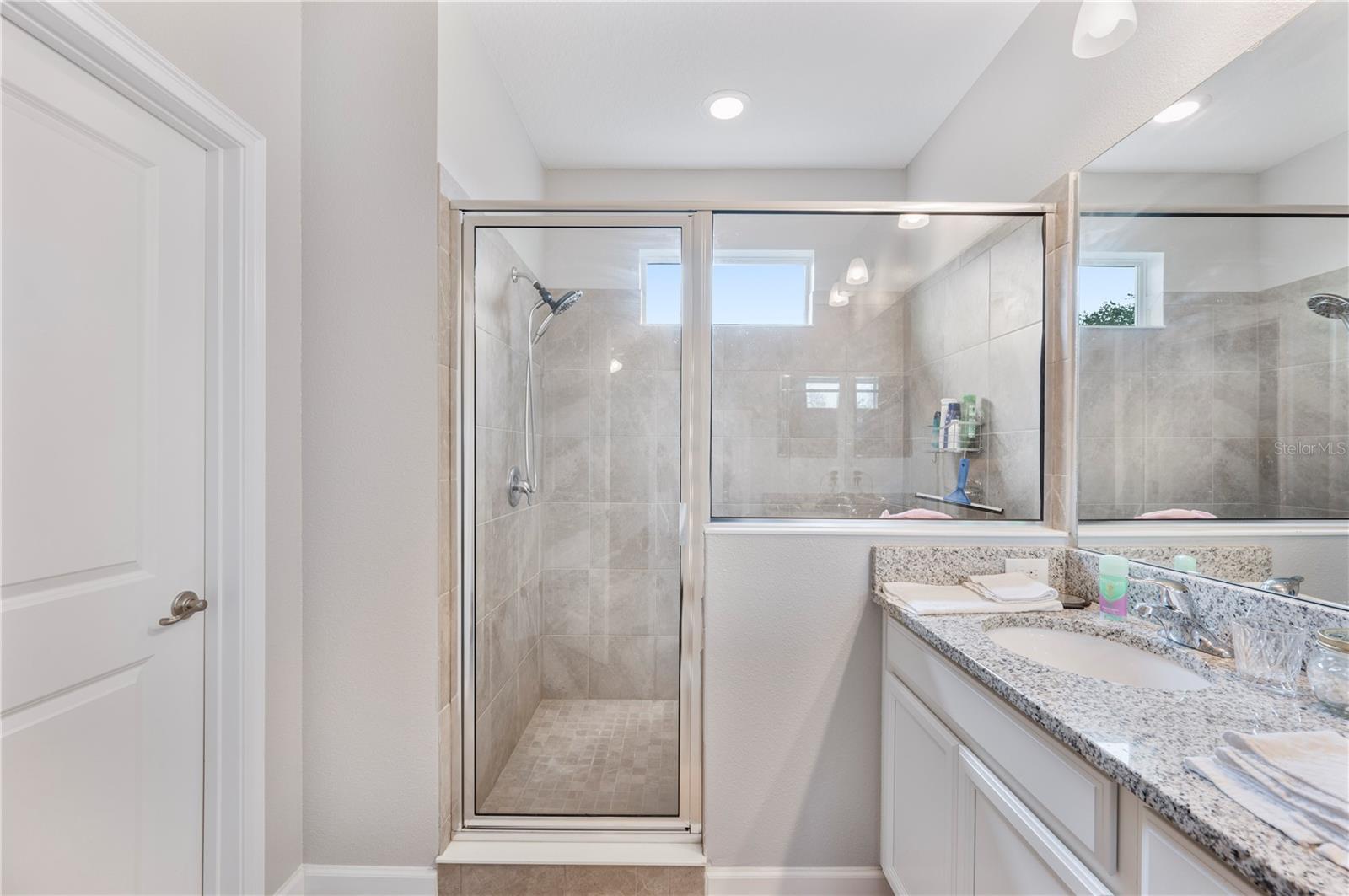 GOLDEN RDG - Residential