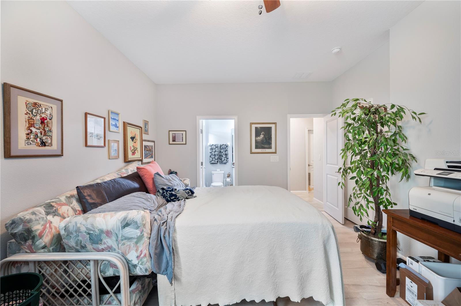 GOLDEN RDG - Residential