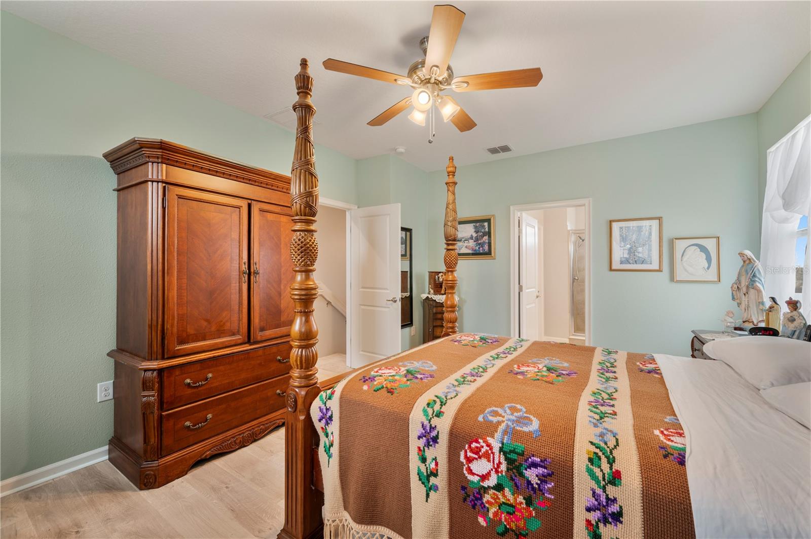 GOLDEN RDG - Residential