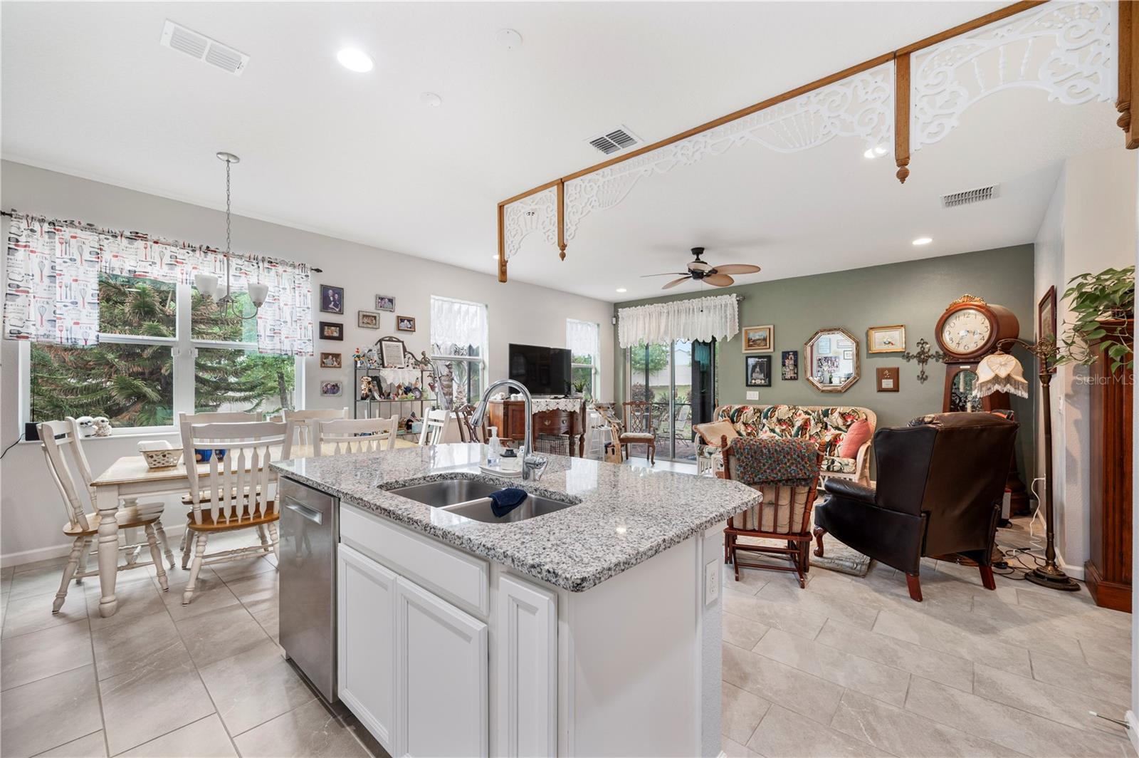 GOLDEN RDG - Residential