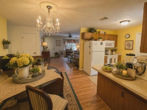 Tiny photo for 1018 NE 20th Street, Ocala, FL 34470 (MLS # OM725100)