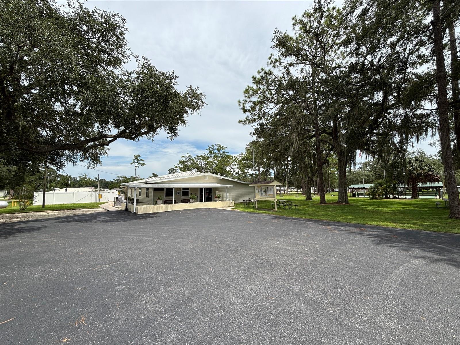 CAMPERS HOLIDAY - Residential