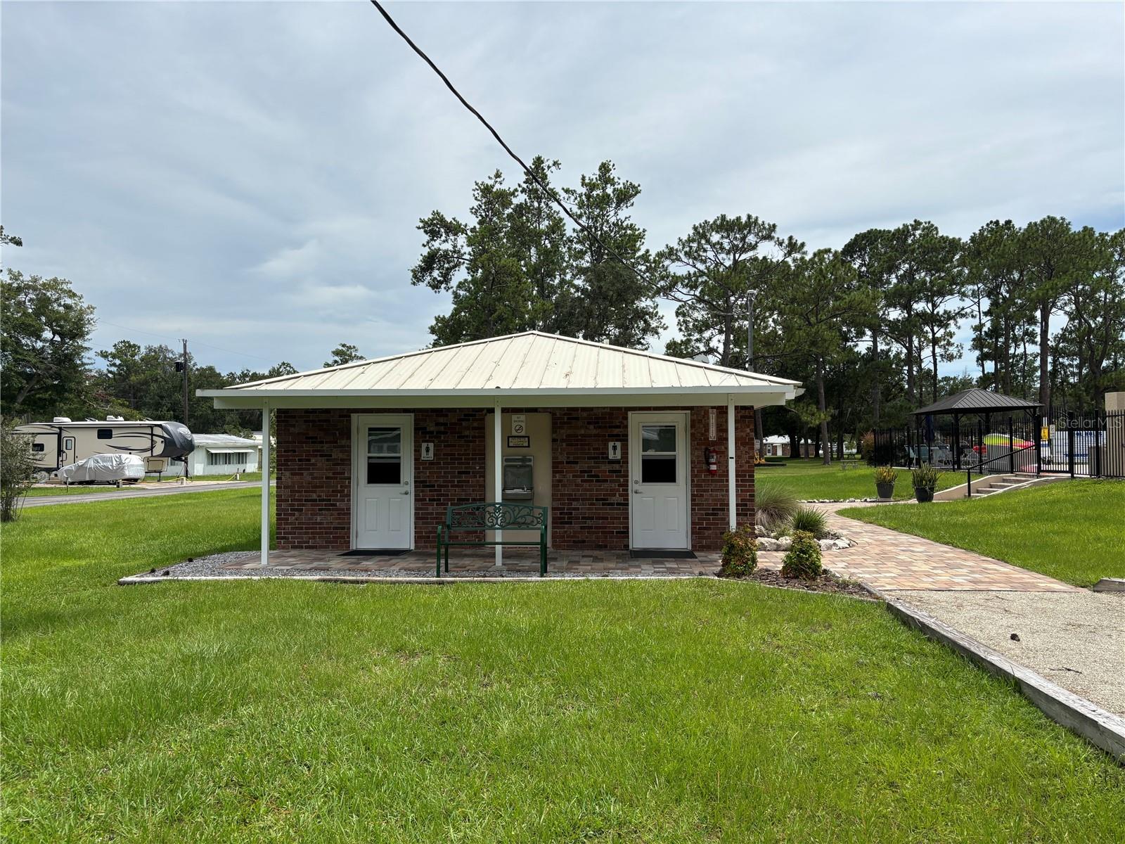 CAMPERS HOLIDAY - Residential