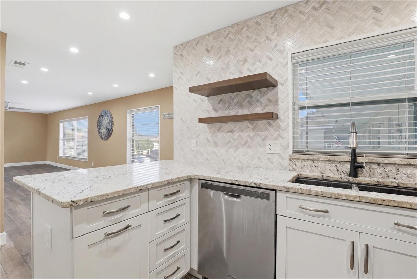 GREEN DOLPHIN PARK CONDO - Residential