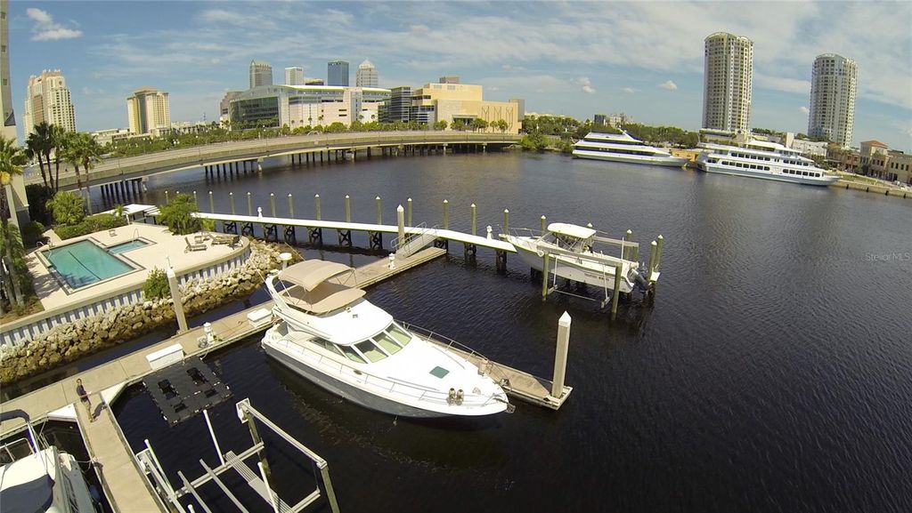 Photo of 600 Garrison Cove Ln #1, Tampa, FL 33602 (MLS # TB8518091)