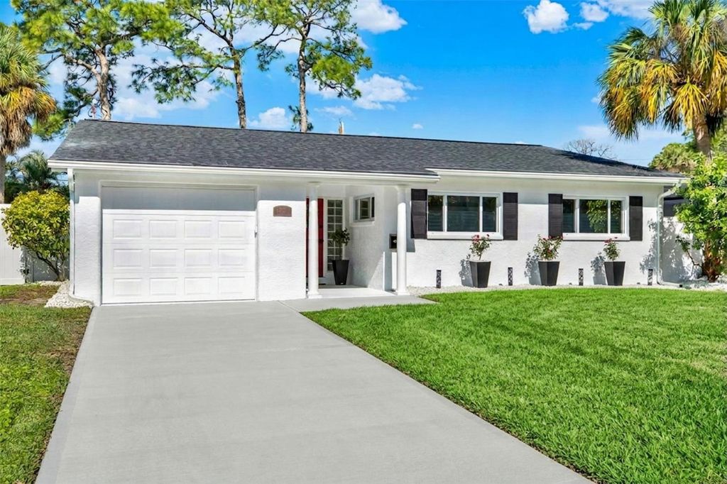 Photo of 4510 NE Helena Street NE, St Petersburg, FL 33703 (MLS # TB8487250)