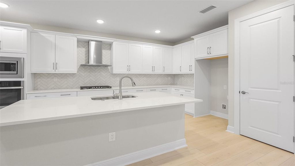 Photo of 18012 Cresswind Terrace, Lakewood Ranch, FL 34211 (MLS # O6331240)