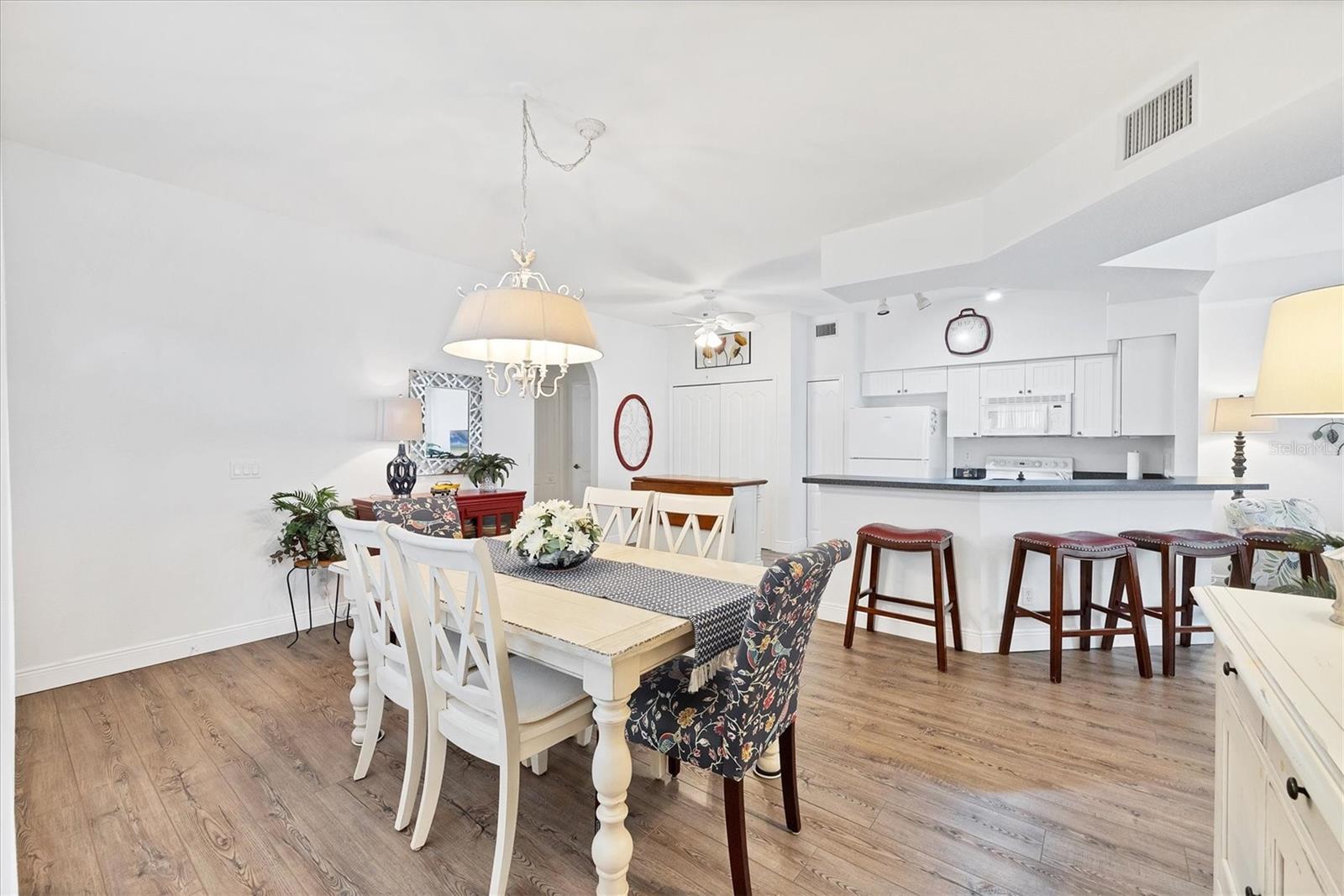 6104 L PAVIA BOULEVARD 6104