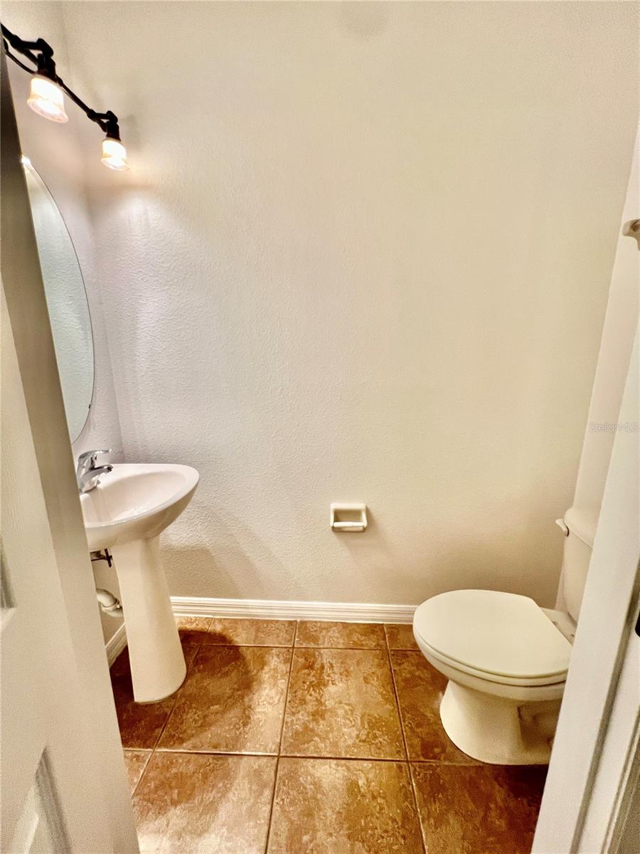 OAKWATER CONDO PH 7-10 - Residential