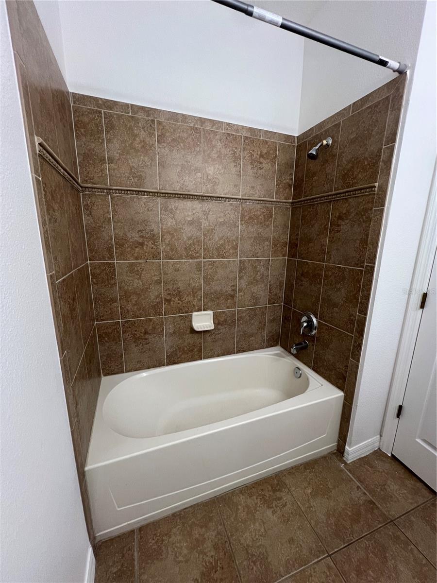 OAKWATER CONDO PH 7-10 - Residential