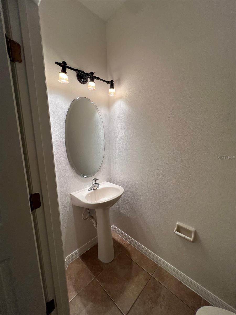 OAKWATER CONDO PH 7-10 - Residential