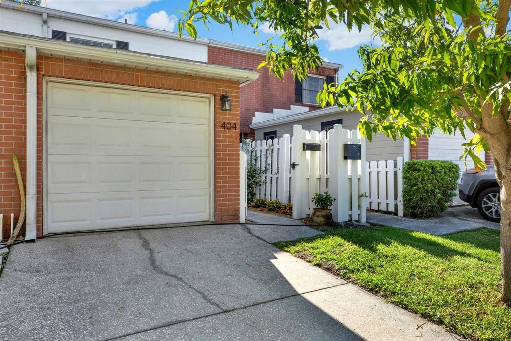 Photo of 404 Danube Avenue, Tampa, FL 33606 (MLS # TB8376109)