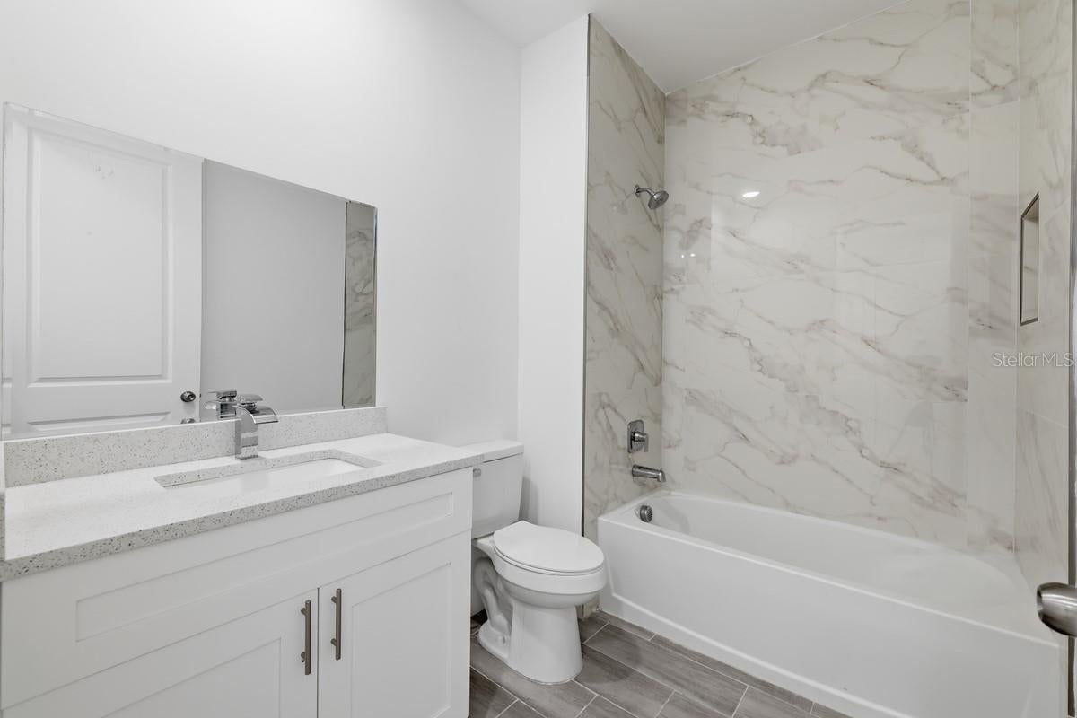 195 ROTONDA BOULEVARD W 1-3