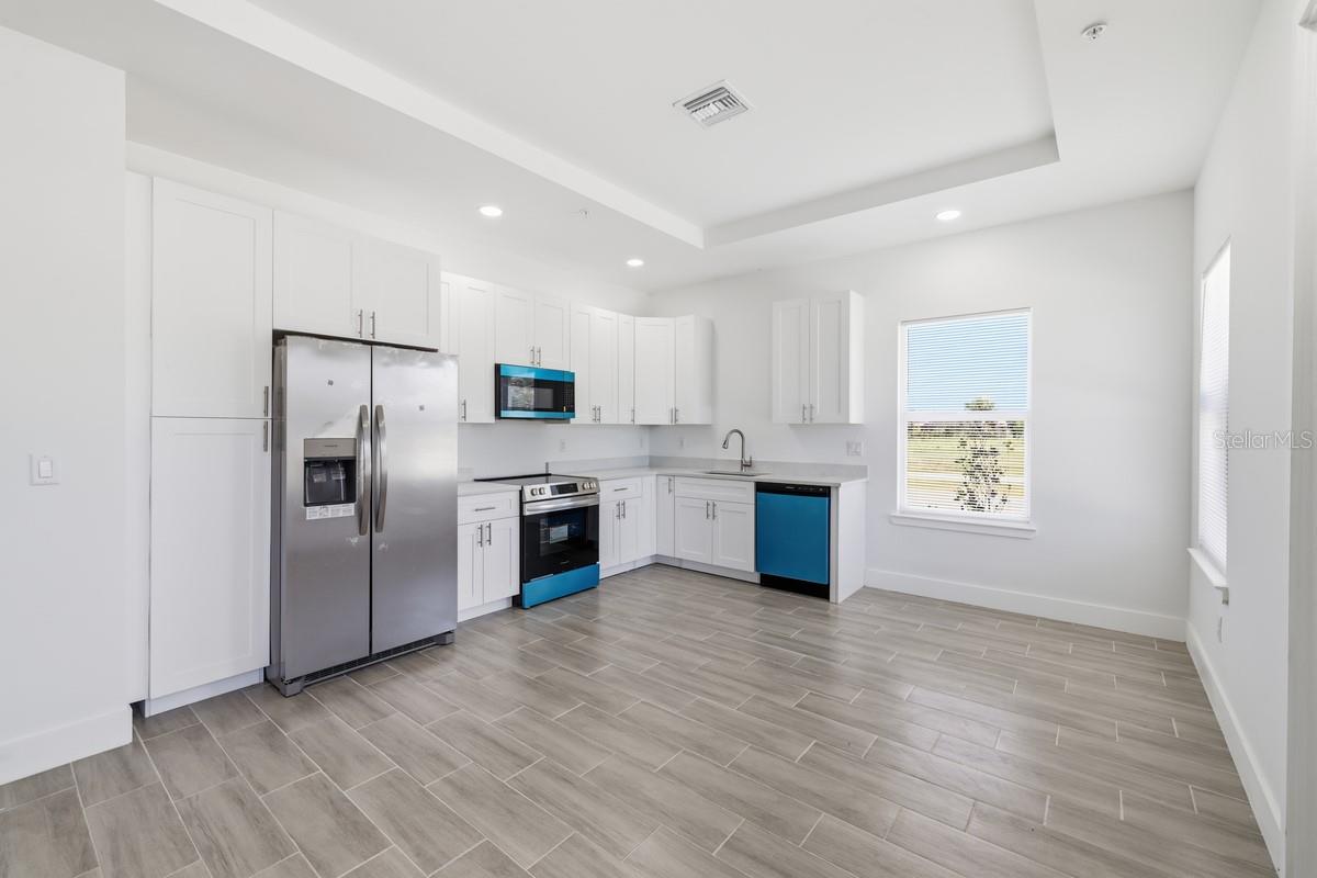 195 ROTONDA BOULEVARD W 1-3