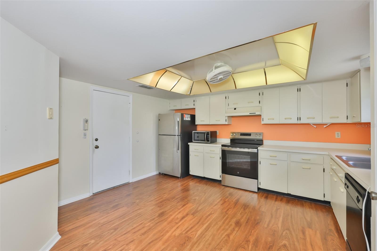 LANCASTER II CONDO - Residential