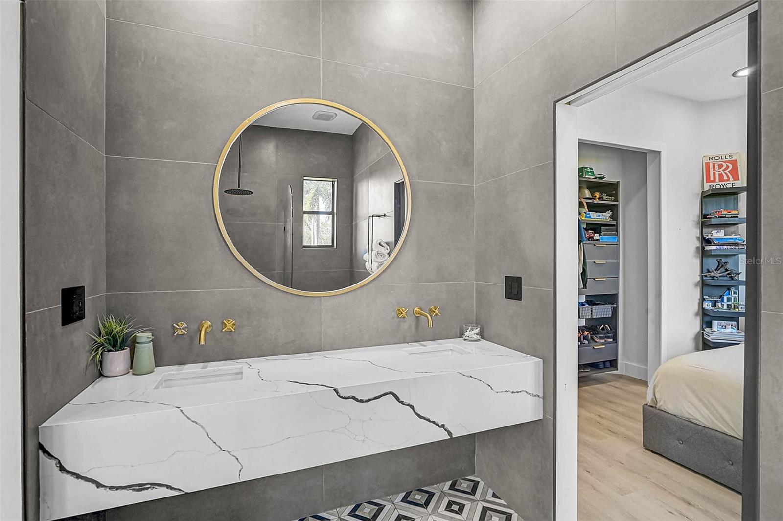 RESIDENCES AT UNIVERSITY GROVES - Residential