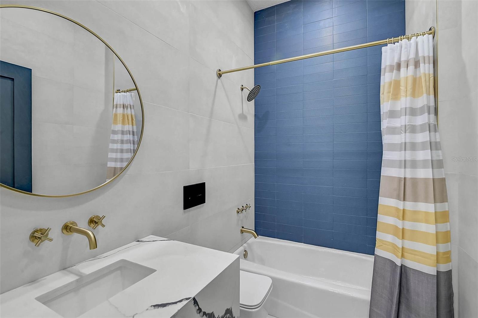 RESIDENCES AT UNIVERSITY GROVES - Residential