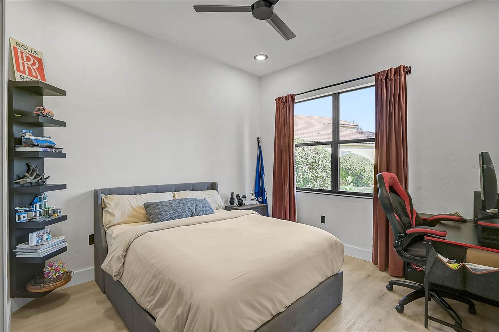 RESIDENCES AT UNIVERSITY GROVES - Residential