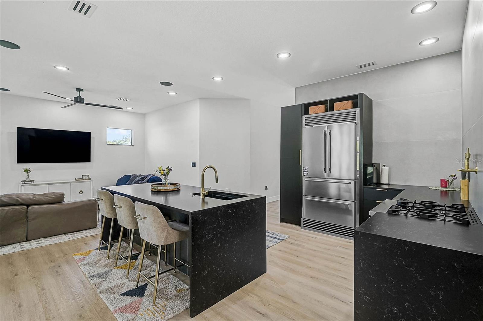 RESIDENCES AT UNIVERSITY GROVES - Residential