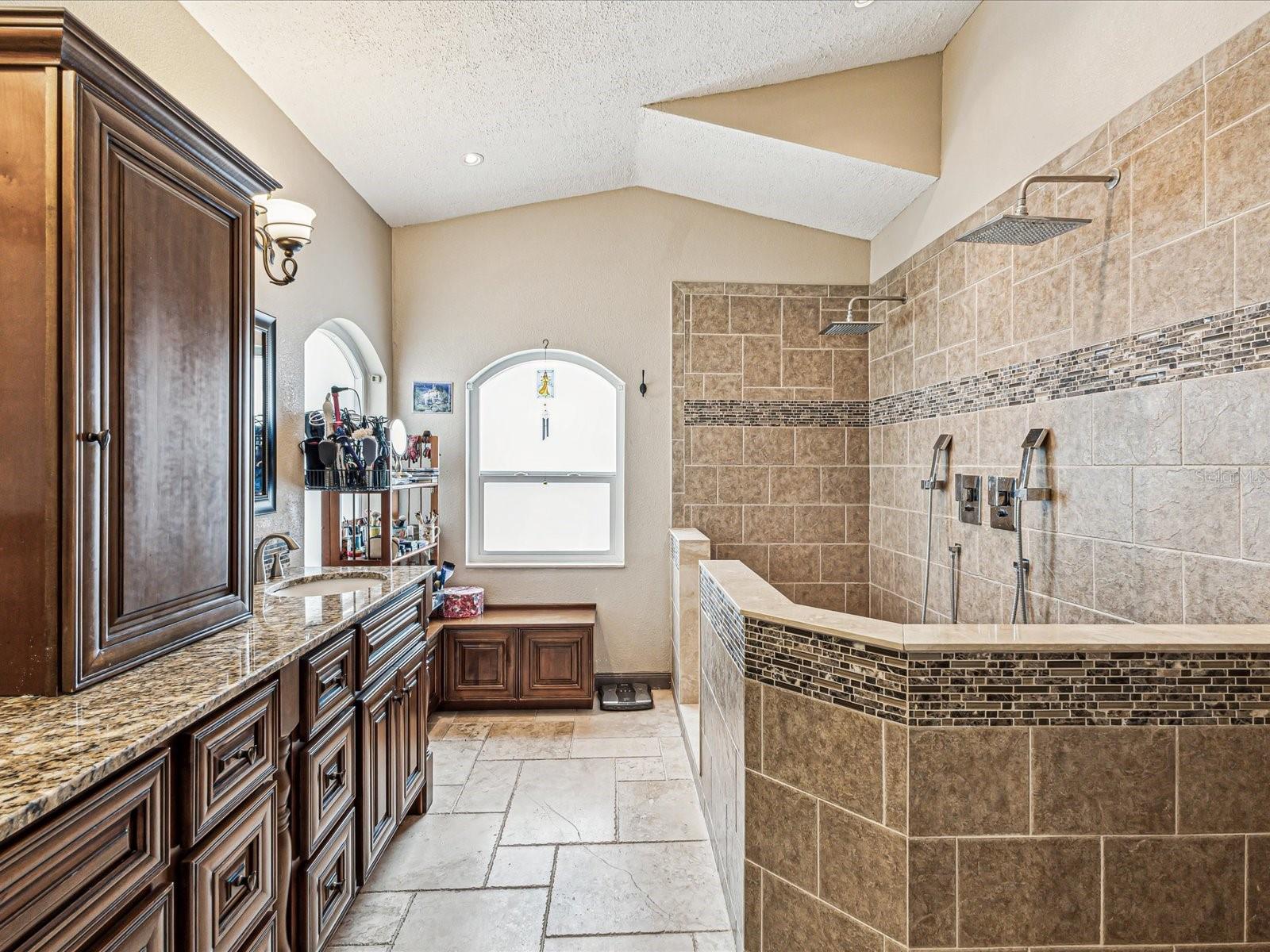 2255 LONG VIEW CIRCLE
