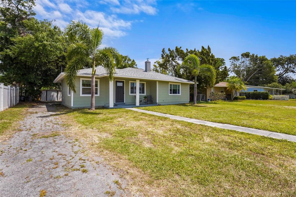 Photo of 3102 16th Avenue W, Bradenton, FL 34205 (MLS # A4686654)