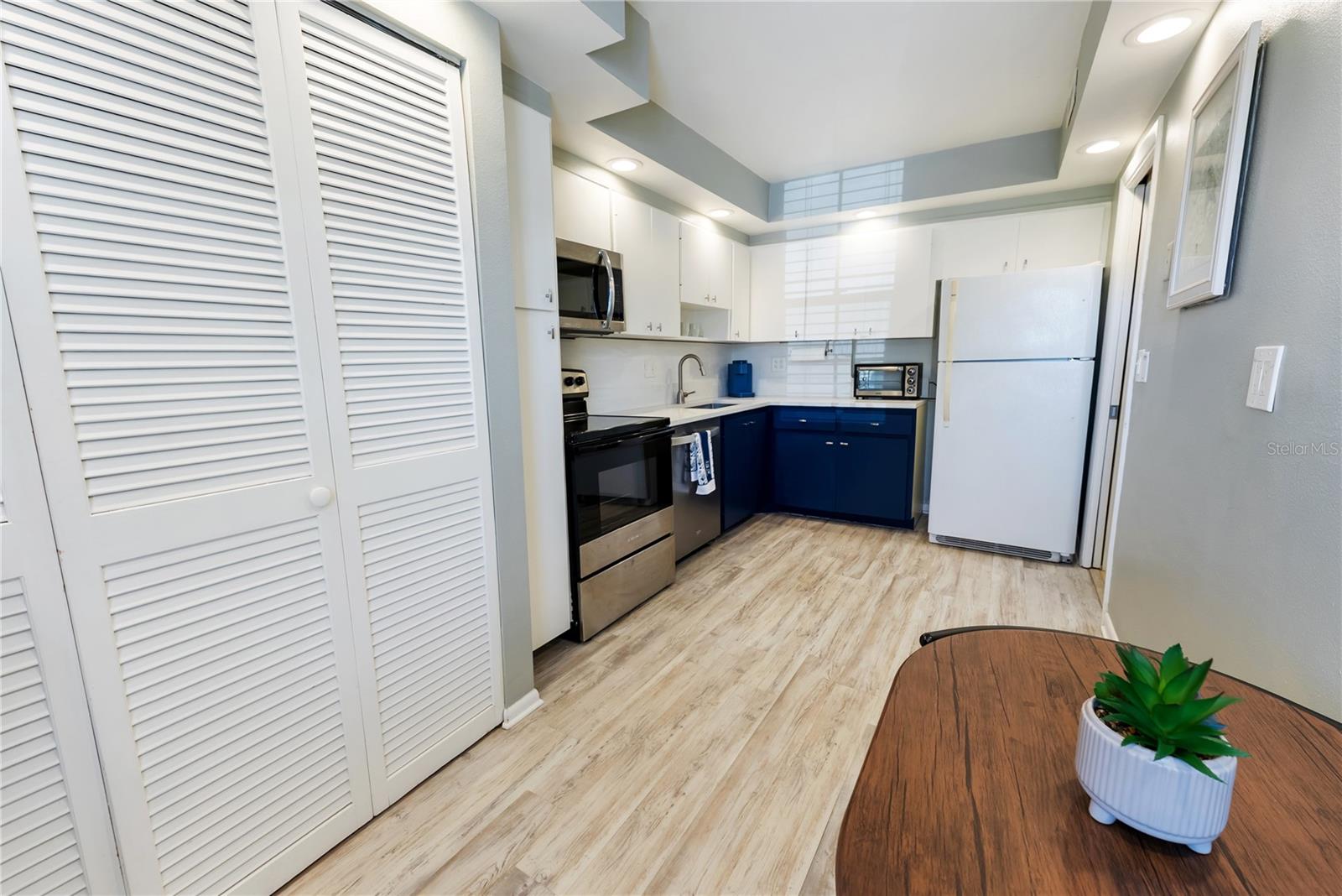 PALM-AIRE DESOTO LAKES COUNTRY CLUB 3 - Residential Lease