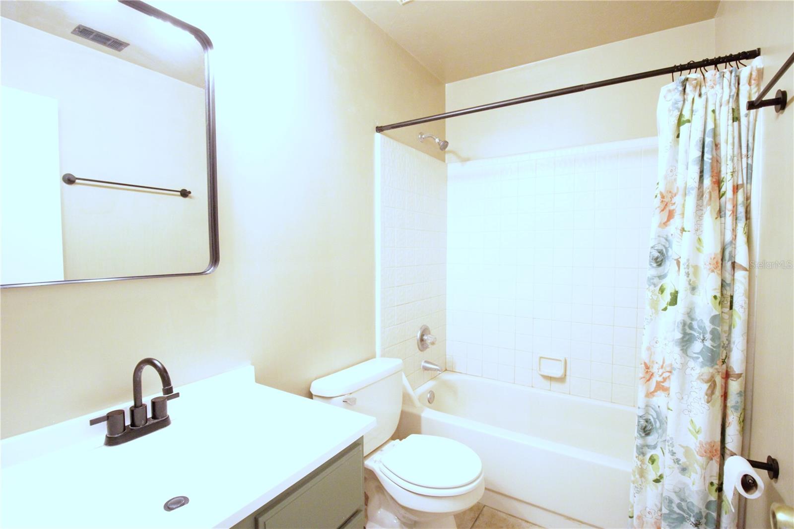 ROCKWOOD VILLAS - Residential Lease