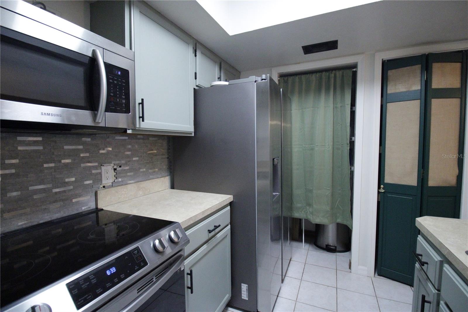 ROCKWOOD VILLAS - Residential Lease