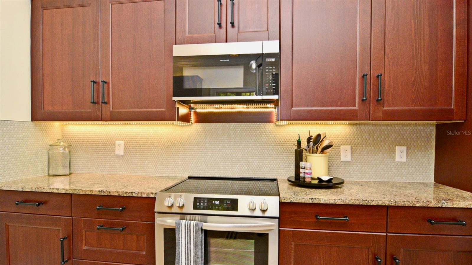 COLONIAL GROVE ESTATES - Residential