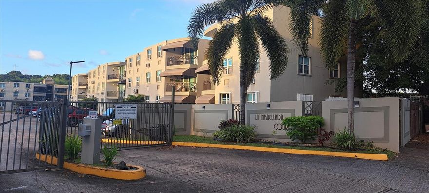 Comfortable 3-bedroom, 2-bath apartment for rent at Inmaculada Court in Vega Alta. This unit offers two assigned parking spaces and includes three air conditioning units. The complex features a community pool and a passive park area. Conveniently located near hospitals, shopping centers, restaurants, and just minutes from Plaza Caribe Mall with easy access to major roads.

Great opportunity to live in a well-located community with excellent amenities.