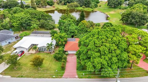 A home in WINTER HAVEN