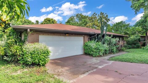 A home in WINTER HAVEN