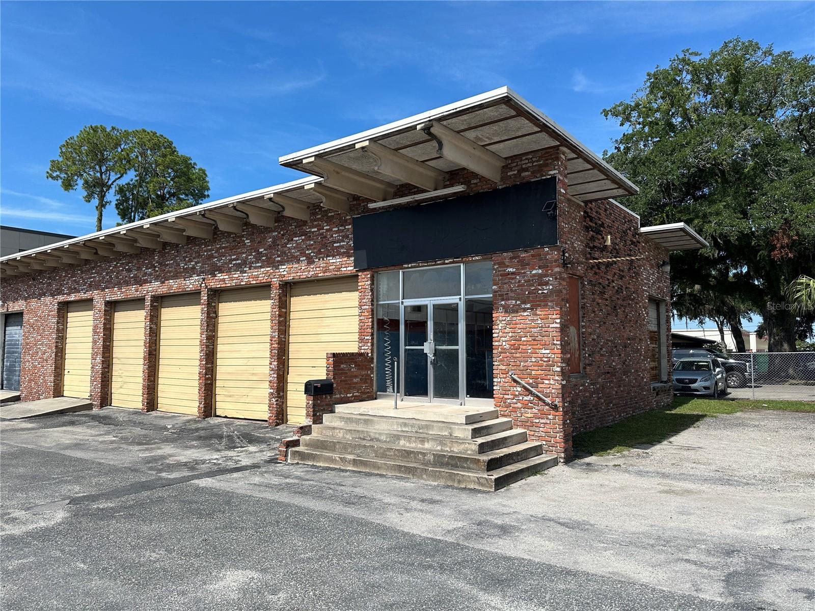 6640 SF of Flex Commercial space just off of US 441/301. Property is situated on .33 acres and zoned B-4 which will allow for a variety of Commercial Uses. The building is located in the Heart of Ocala with quick and easy access to all of Ocala's amenities including; downtown, SR 200, US 441/301, SR 40, the hospital district, and the Marion County Courthouse.