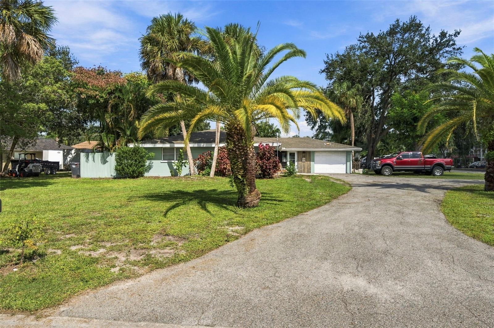 5105 W COUNTRY CLUB DRIVE