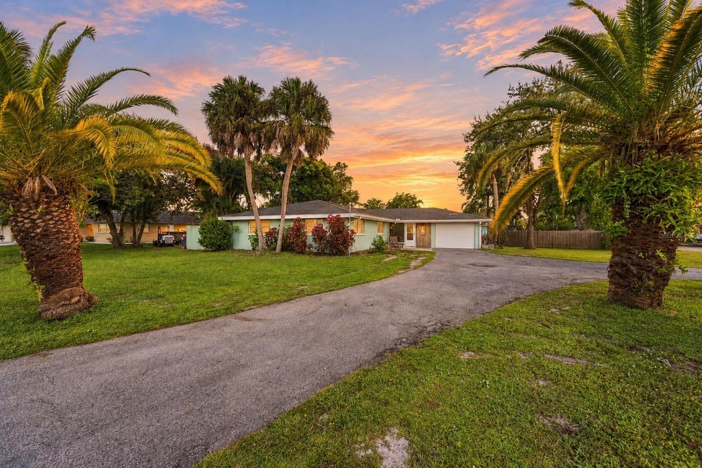 Photo of 5105 W Country Club Drive, Sarasota, FL 34243 (MLS # TB8559294)