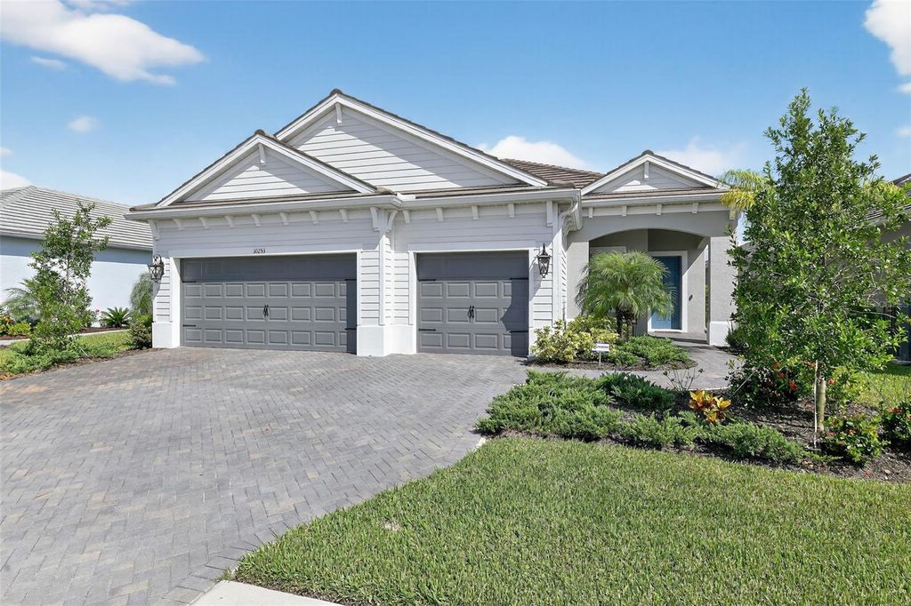 Photo of 10253 Canaveral Circle, Sarasota, FL 34241 (MLS # O6343026)