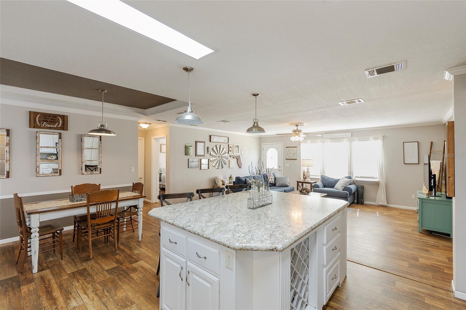 LAKE HELEN - Residential